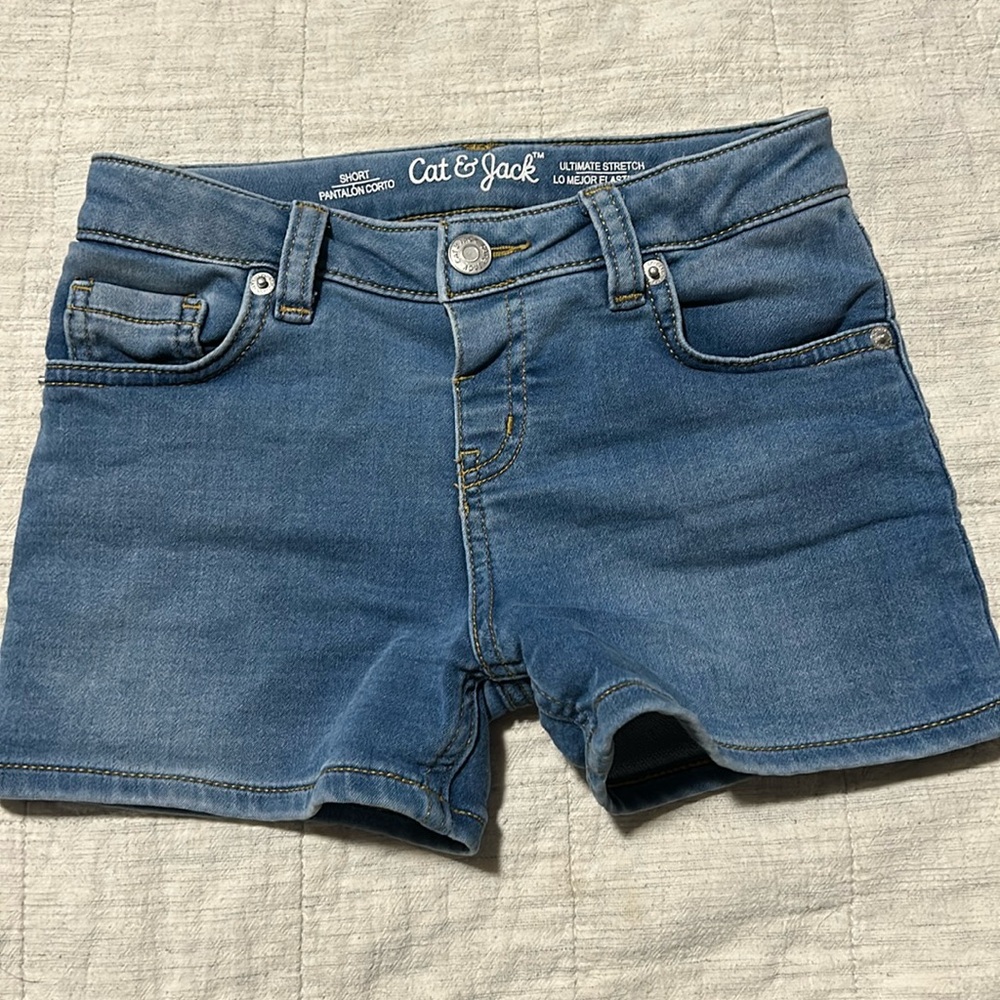 Cat & Jack Girls shorts. Size S (6/7)